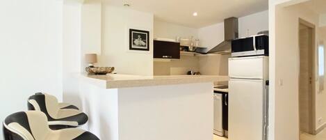 Kühlschrank, Mikrowelle, Geschirrspüler