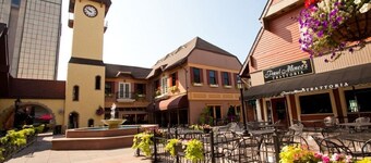 Lovely condo fully remodeled just minutes from West Port Plaza