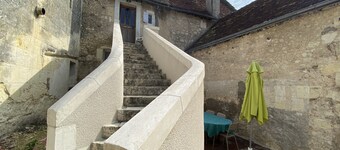 Gîte du Donjon, XVIe siècle, cour privée, entre zoo de Beauval et Chenonceaux