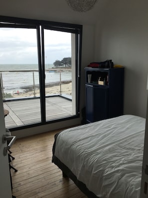 6 bedrooms, iron/ironing board, travel cot, free WiFi