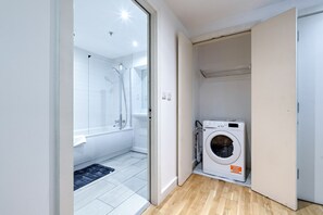 Unclassified image, 5 of 25, button