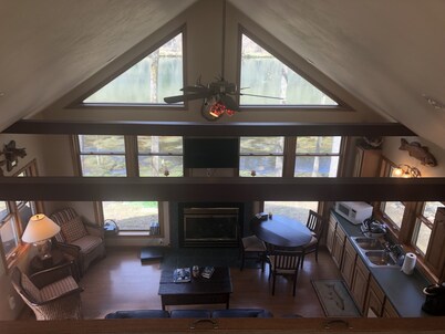 Perfect spot for fishing the White River/Small cabin sleeps 2-4/1 Bdrm with loft