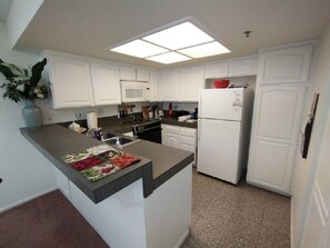 Fridge, microwave, oven, stovetop - Palm Springs Deauville Condo - Ideally Located (Palm Springs)