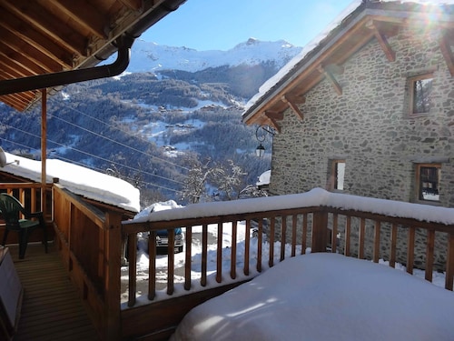 Spacious and comfortable chalet for 13 people - connected to Arcs 2000 in 20 minutes