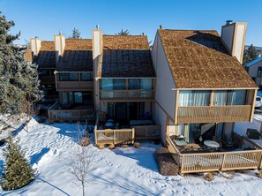 Outdoor dining - Luxury Condo, Community Amenities & Year-Round Recreation at Park City Racquet Club Sanctuary (Park City)