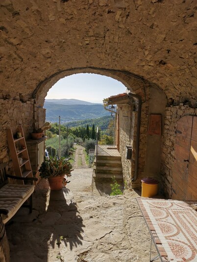 Typical Tuscan Residence near the farm la Vialla