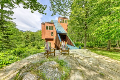 Ski home in the woods with a private hot tub & mountain views