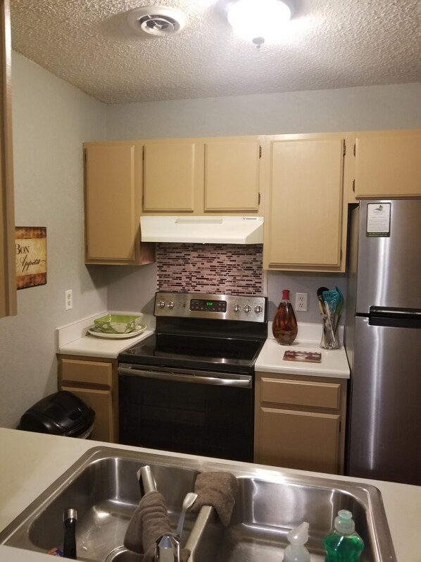 Réfrigérateur, micro-ondes, four, lave-vaisselle