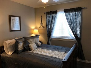 3 bedrooms, desk, iron/ironing board, free WiFi