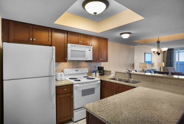 Geladeira, micro-ondas, fogão, cooktop