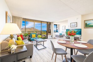 Smart TV - Waikiki Banyan Bliss: Ocean View & Walk to Beach! (Honolulu)