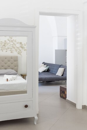 3 bedrooms, iron/ironing board, travel cot, free WiFi