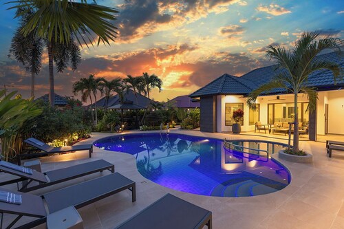 Villa Pattaya Hill minutes from the Beach / Pattaya / FREE Electricity