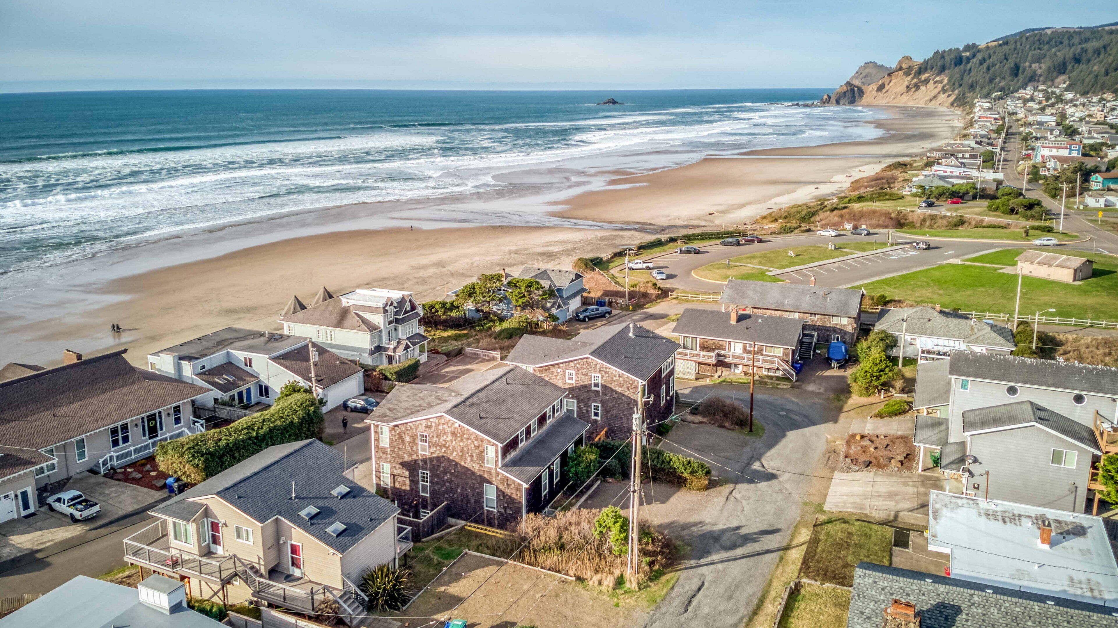 Oceanview, Steps to Sand, Hot Tub, Deck, Game Room with Pool Table & Foosball