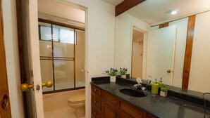 Bathroom - ⭐ Best Location - 2 Bed + 2 Bath Private Apartment + WIFI (Chapinero)