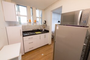 Fridge, microwave, coffee/tea maker, electric kettle - ⭐ Best Location - 2 Bed + 2 Bath Private Apartment + WIFI (Chapinero)