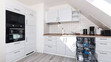 冰箱、微波炉、烤箱、洗碗机