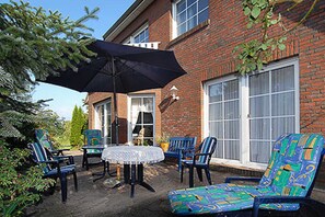 Outdoor dining - Apartment "Chestnut" - Farm "Kastanienhof" (Westerholt)