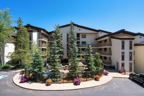 Exterior - Villa Dulany - Exquisite Style Steps to the Slopes (Steamboat Springs)