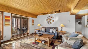 Televisión, chimenea