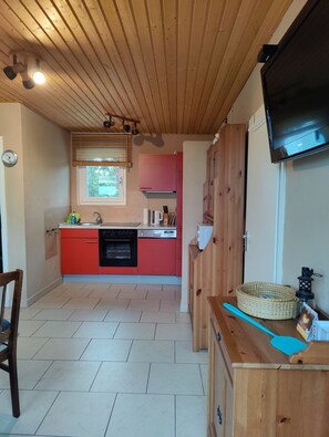 Kühlschrank, Ofen, Geschirrspüler, Wasserkocher