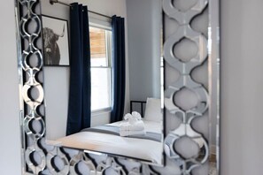 4 bedrooms, desk, iron/ironing board, travel cot