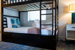 4 bedrooms, desk, iron/ironing board, travel crib