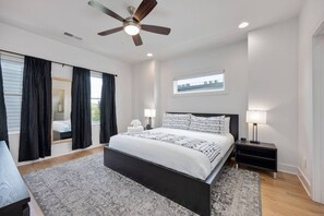 4 bedrooms, desk, iron/ironing board, travel crib - Nashvista Townhome- Downtown Views - 10 Comfy Beds (Nashville)