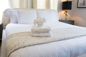 4 bedrooms, desk, iron/ironing board, travel crib