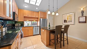 Coffee/tea maker, fridge, microwave, oven - Fairways Silverado Golf  and Country (Napa)