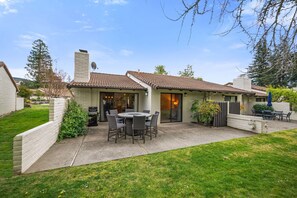 Outdoor dining - Fairways Silverado Golf and Country (Napa)