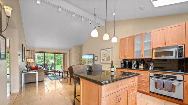 Coffee/tea maker, fridge, microwave, oven - Fairways Silverado Golf  and Country (Napa)