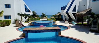 Oceanfront Luxury Townhome Condo Wifi 3 Smart TV'S Pool & Spa