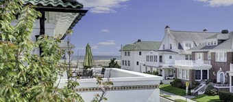Newly Renovated Luxury Oceanfront Mansion with Private Pool, Pickleball Rackets 