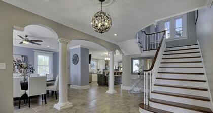 Newly Renovated Luxury Oceanfront Mansion with Private Pool, Pickleball Rackets