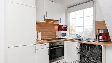 Kühlschrank, Mikrowelle, Ofen, Geschirrspüler