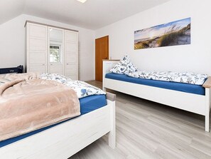 2 bedrooms, travel cot, WiFi