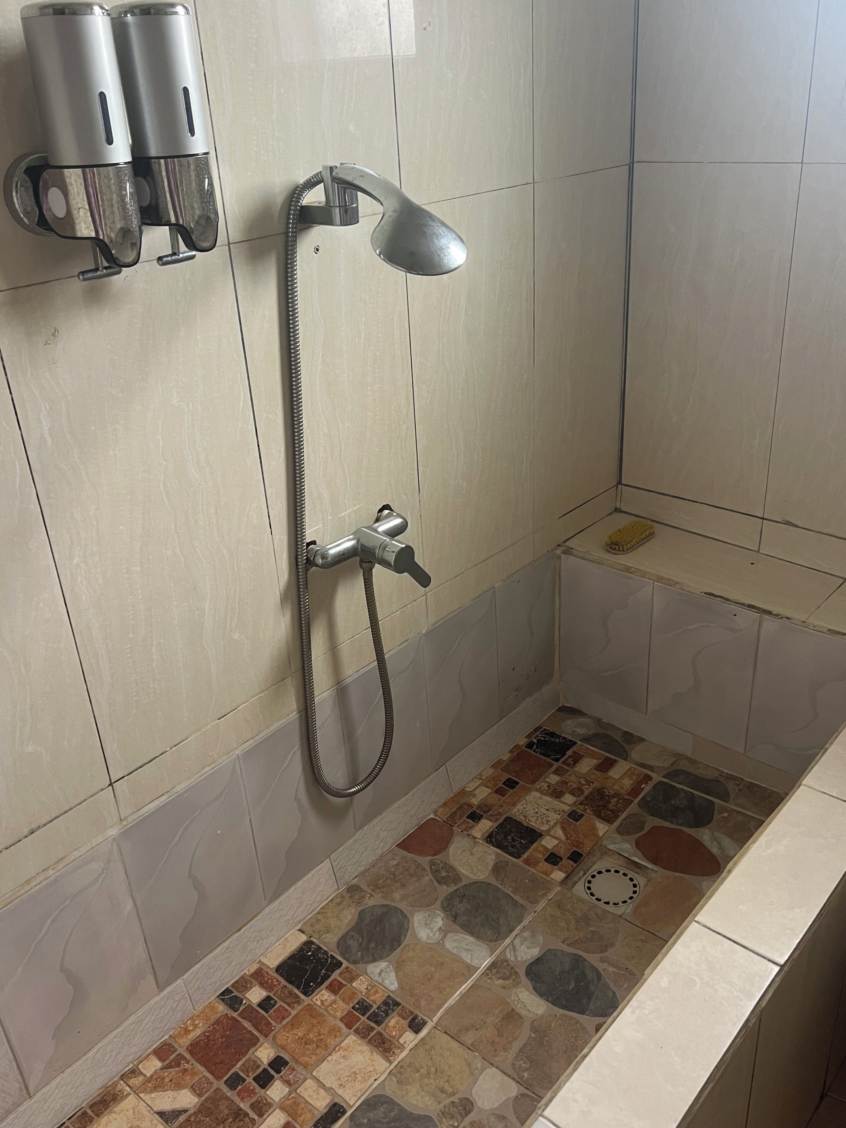 Dusche, Handtücher, Toilettenpapier