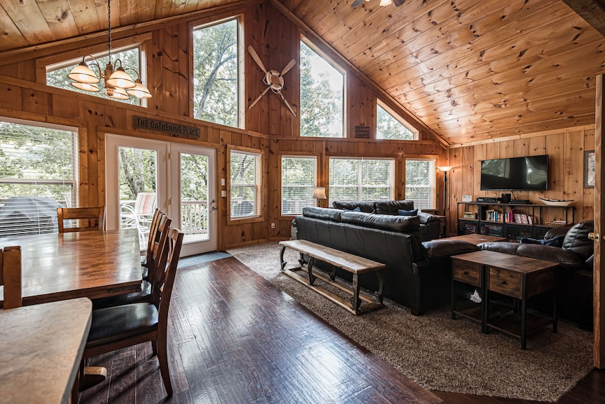 Lakefront W/ Private Dock, 7 Br, Free Kayaks, Firepit, Hot Tub - Tennessee