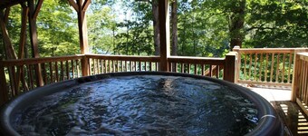 Lakefront w/ Private Dock, 7 BR,  Free Kayaks, Firepit, Hot Tub