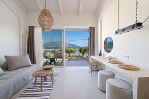 Caja de seguridad en la habitación y escritorio 