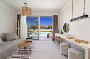 Caja de seguridad en la habitación y escritorio 