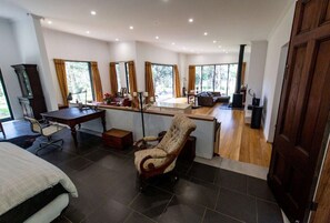 2 bedrooms, desk, free WiFi, bed sheets