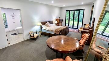 2 多间卧室、办公桌、免费 WiFi、床单