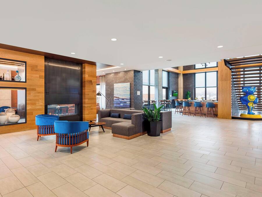 Lobby lounge