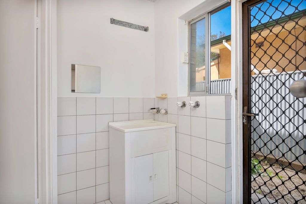 Relax near the beach — image 11