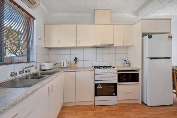 Fridge, microwave, oven, stovetop