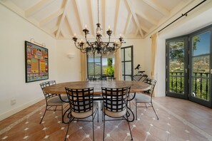 Dining - La Zagaleta, Benahavís – Villa with private pool and mountain views (Benhavis)