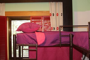 Dormitorio compartido, solo para mujeres | Servicios de la habitación