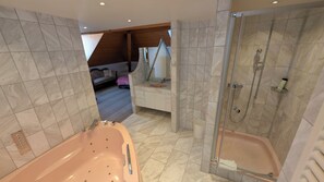 Deluxe Apartment (Maisonette) | Bathroom | Shower - Hotel Harder Minerva (Interlaken)